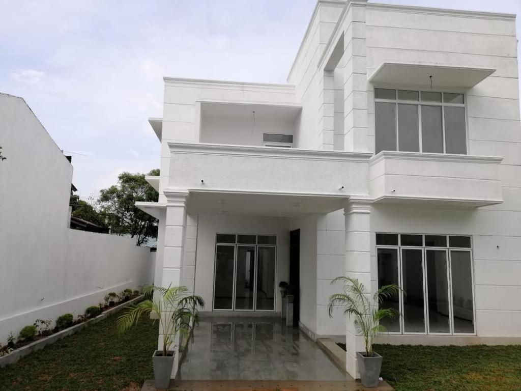 Vidushi Home Minuwangoda Exterior foto